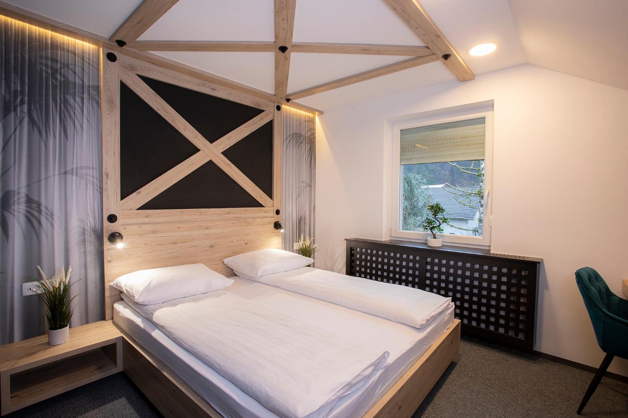 Rooms Bolero Naklo Bilik gambar